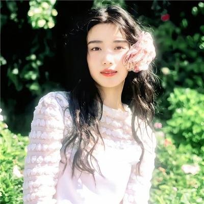 八月鬱金香粤语